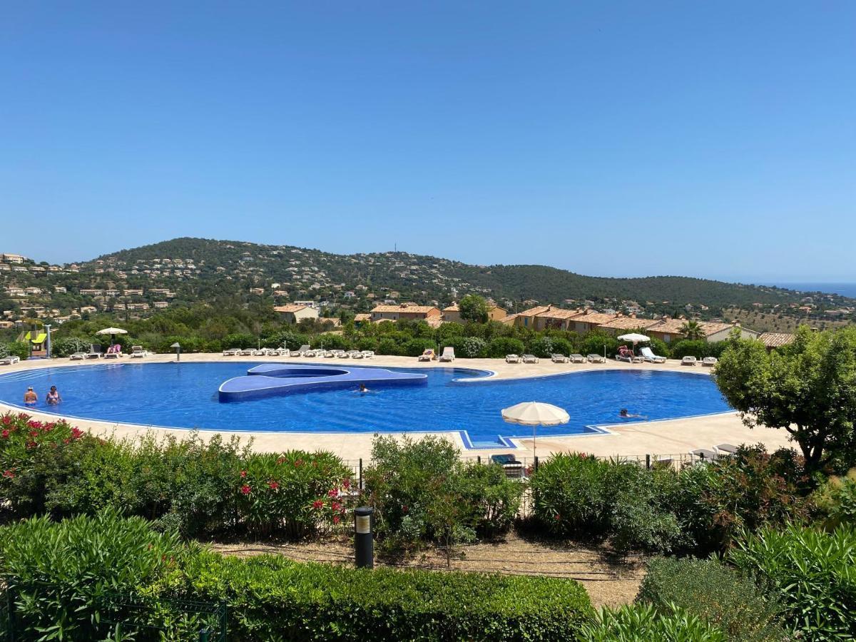 Appart. Vue Mer Avec Piscine - Golfe De St Tropez Les Issambres Exteriör bild