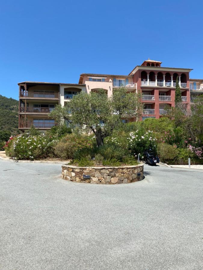 Appart. Vue Mer Avec Piscine - Golfe De St Tropez Les Issambres Exteriör bild